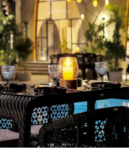 how to choose outdoor cafe furniture